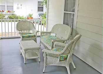 fporch000.jpg (19056 bytes)
