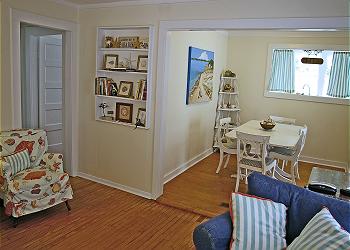 livingroom001.jpg (19660 bytes)